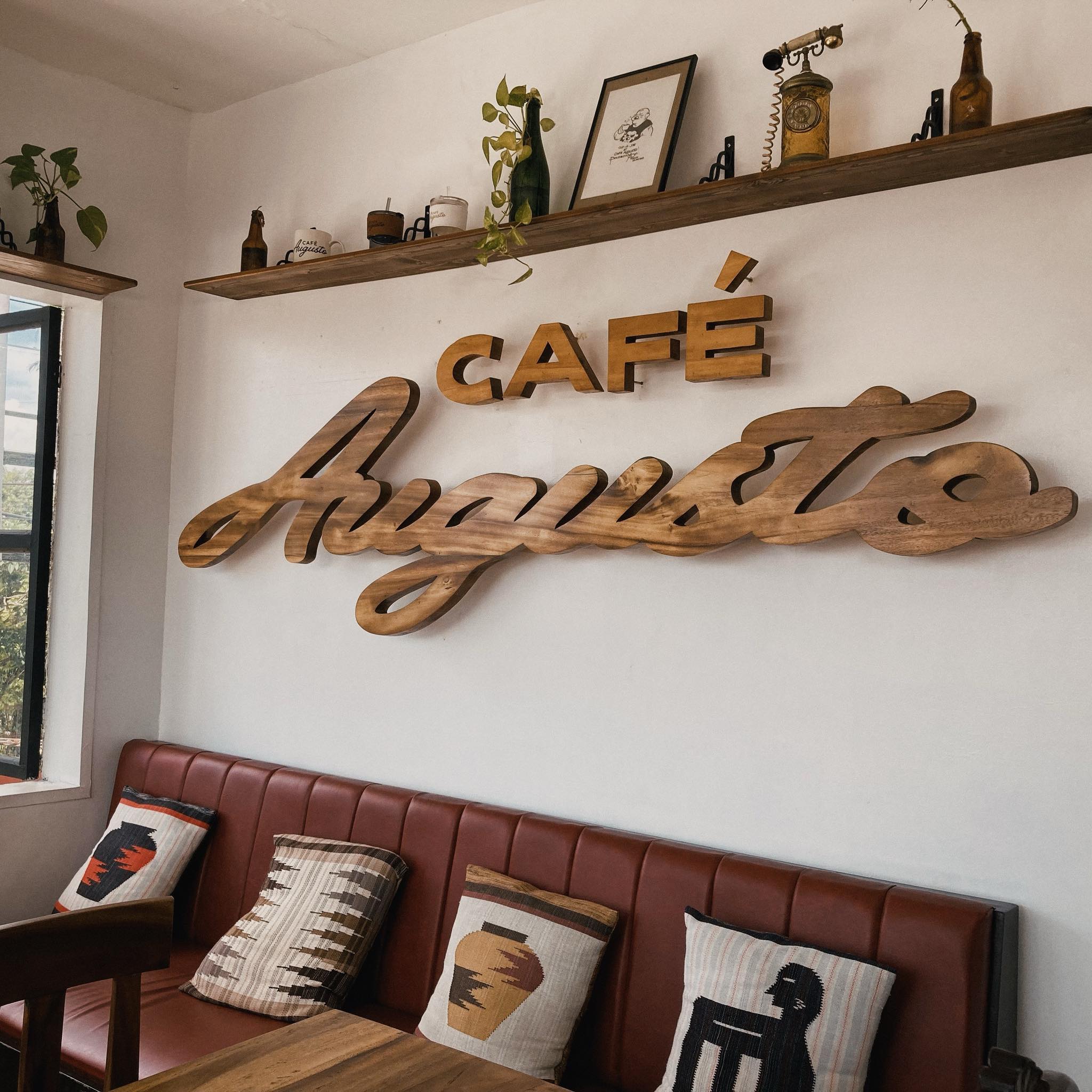  Caf� Augusto