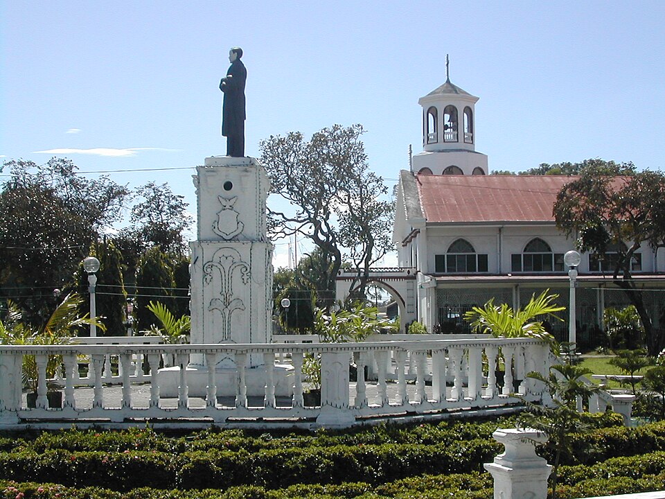 Villa Arevalo District Plaza Image 1